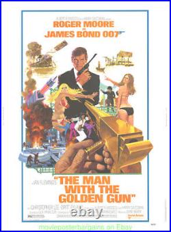 THE MAN WITH THE GOLDEN GUN MOVIE POSTER Mint 30 x 40 ROGER MOORE is JAMES BOND